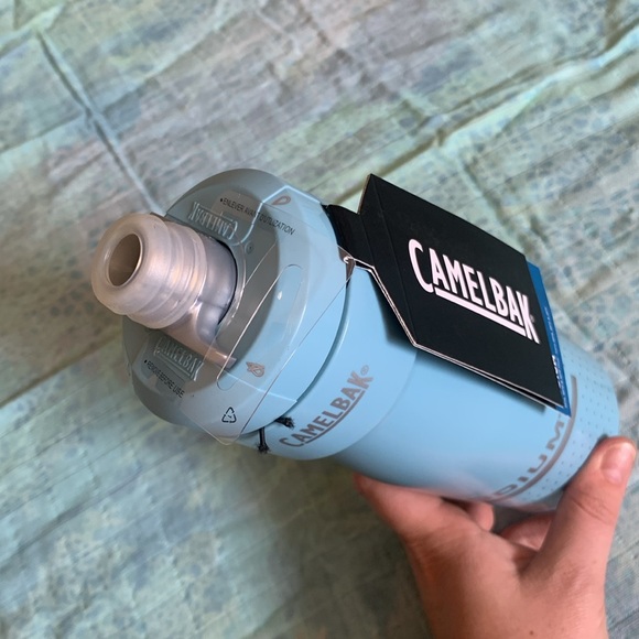Camelbak Podium Chill 24 oz Bike Water Bottle - Stone Blue - NWT - Picture 4 of 8